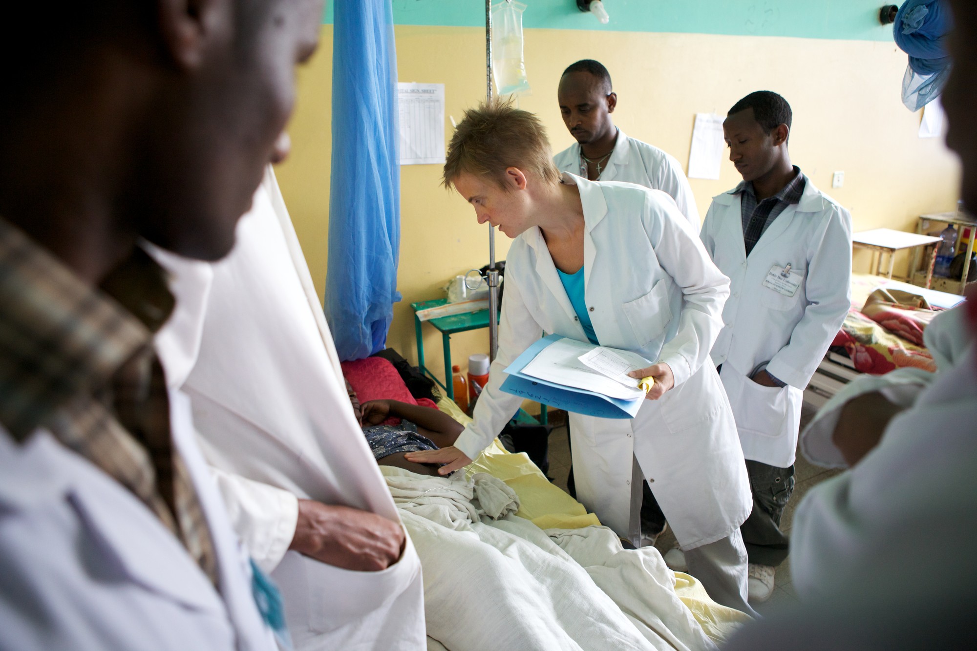 do medical assistants work in hospitals