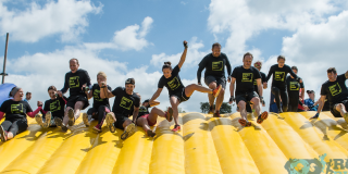 VSO supporters tackle an obstacle at a rough runner event