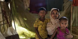 Woman with children, Rohingya_camps Bangladesh