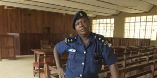 Police officer in a courtroom in Sierra Leone | VSO