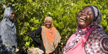 Laughing women in Zanzibar | VSO