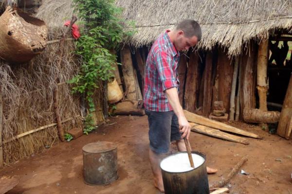 Bake Off's David Atherton cooks over a village fire in Malawi Bake Off's David Atherton cooks over a village fire in Malawi | VSO