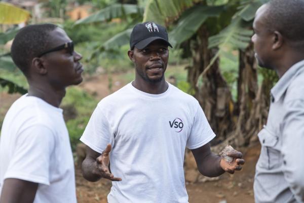 VSO volunteers discuss solutions in Sierra Leone