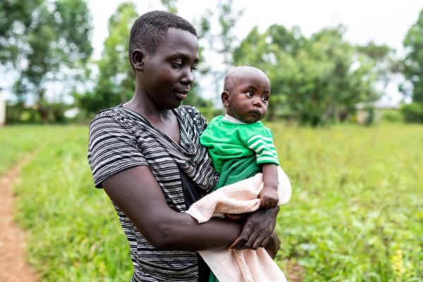 Jane walks home with her baby after class at Moheto catch-up centre, Kenya.