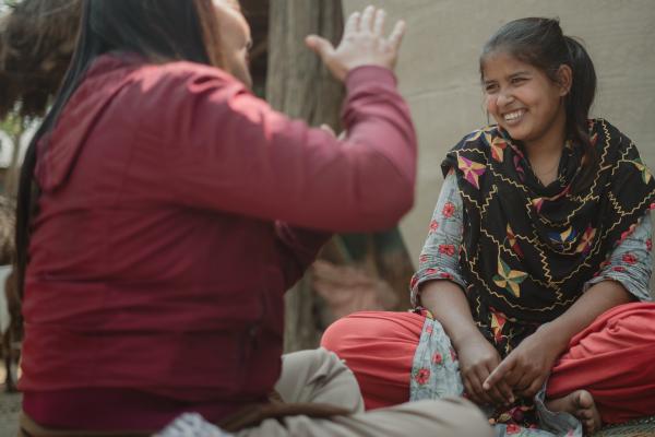 Izna working with a volunteer
