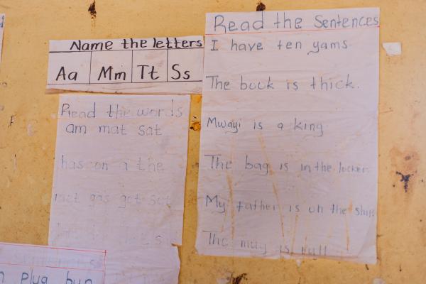 A poster with english words in Peter's classroom