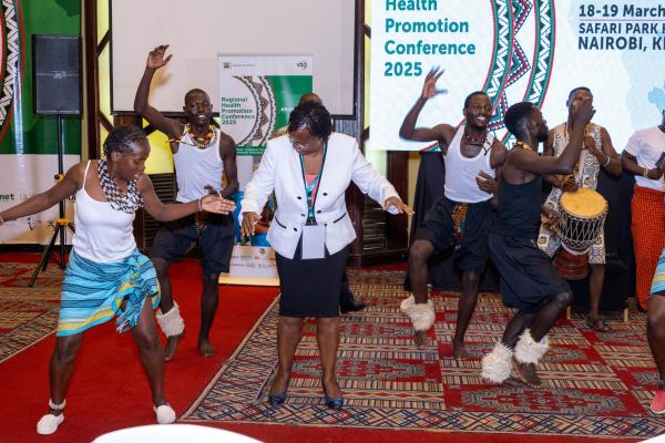 Kenyan dancers