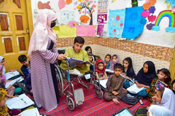 Sohail with VSO volunteer Khadija 