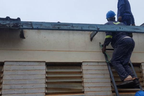 Correctional Officer at Mutimurefu prison Assess the damaged Roof at Mutimurefu prison in Masvingo