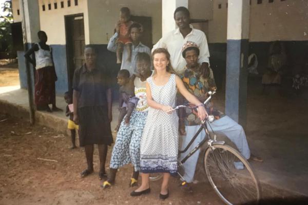 Even when Elaine was on placement, she worked alongside national volunteers Volunteer Elaine alongside national volunteers